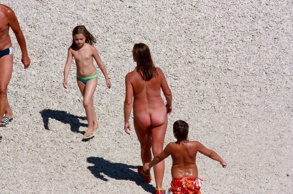 Naturism photo gallery # 8 - nudism in the world