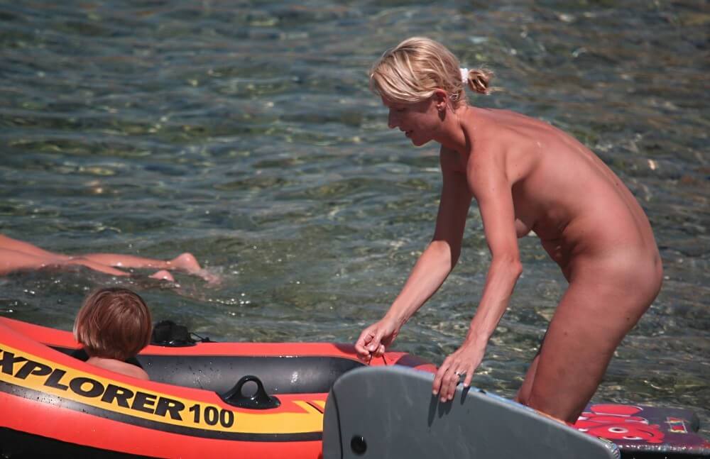 Red Boating for Two Nudists pics - nudism in the world