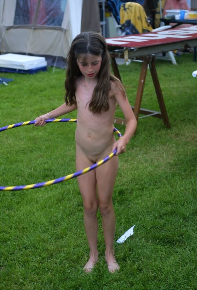 Holland Grass Hula Hoops pics - nudism in the world