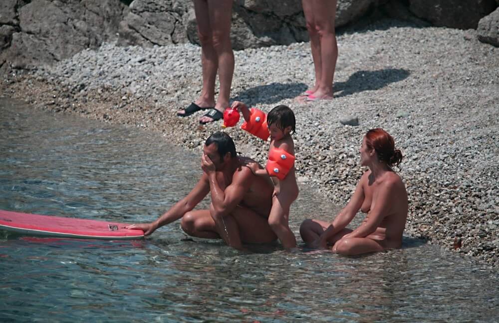 Beach Nudist Family Shore Camp pics - nudism in the world