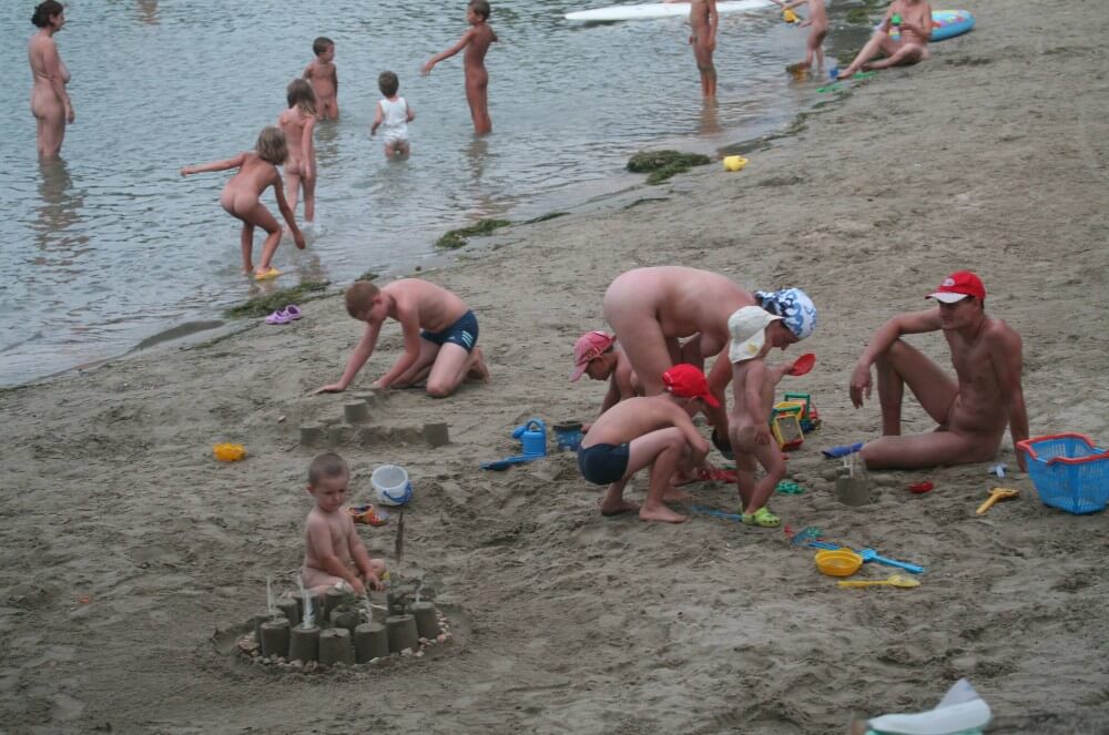 Nude Mom Nurture Series photos - nudism in the world