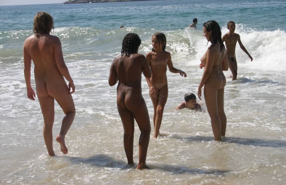 Brazils Water Refreshing pics - nudism in the world