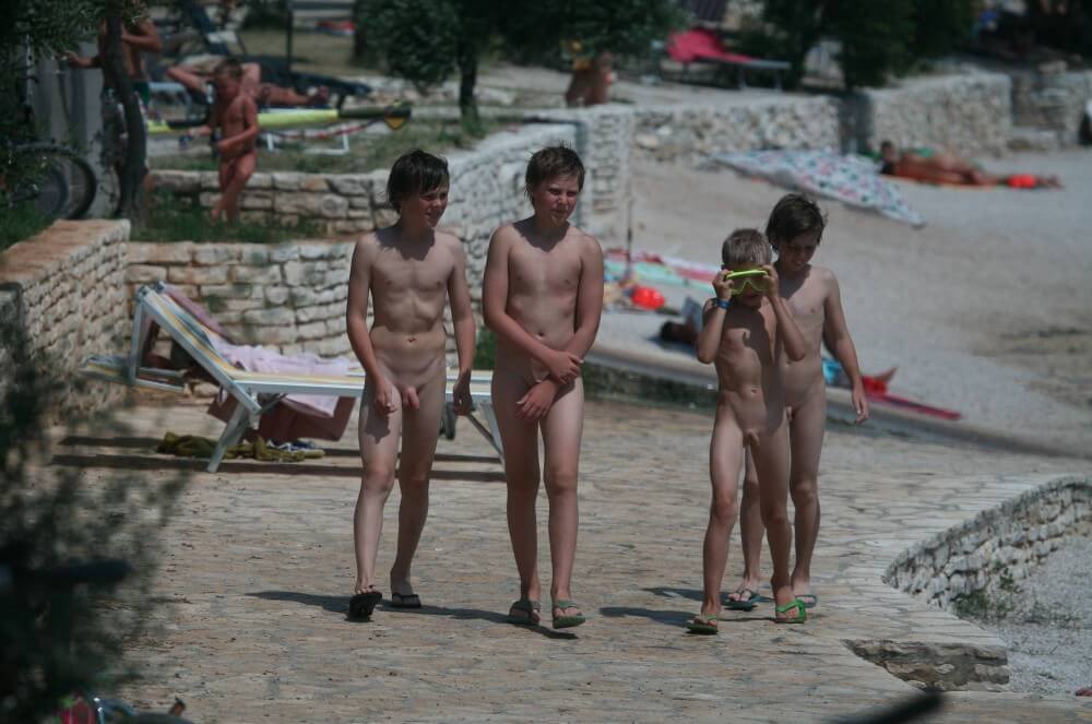 Shore walking nude - nudism in the world