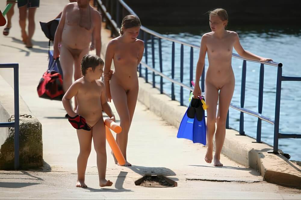 Naturism photo gallery # 11 - nudism in the world