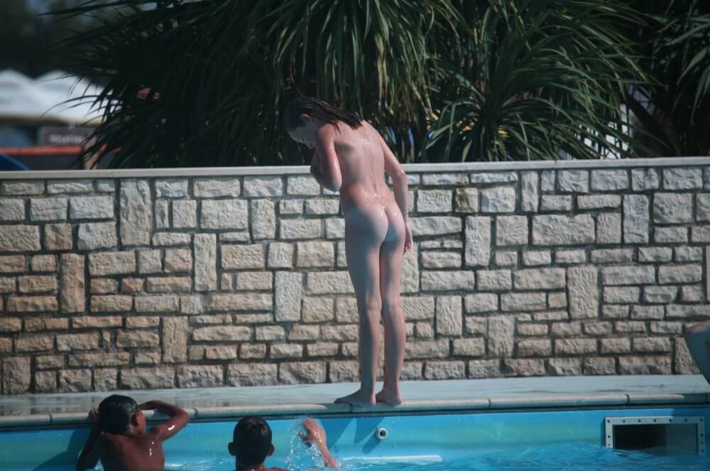 Naturist Pool-Side Singles pics - nudism in the world
