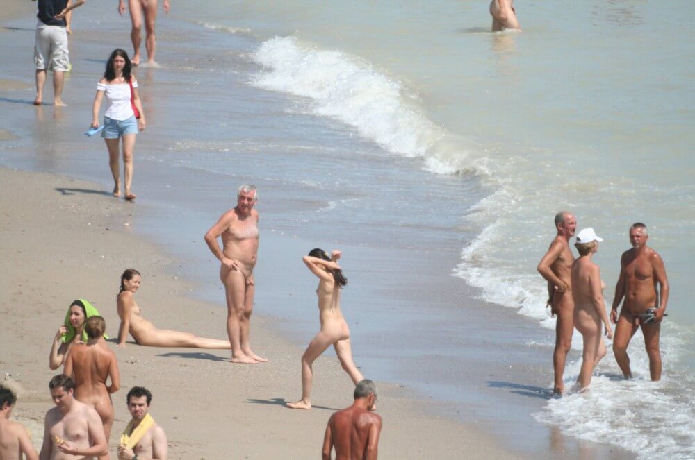 Costinesti Beach Groups pics - nudism in the world