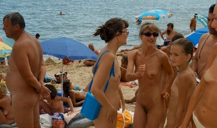 Documentary video naturism 1999 - nudism in the world