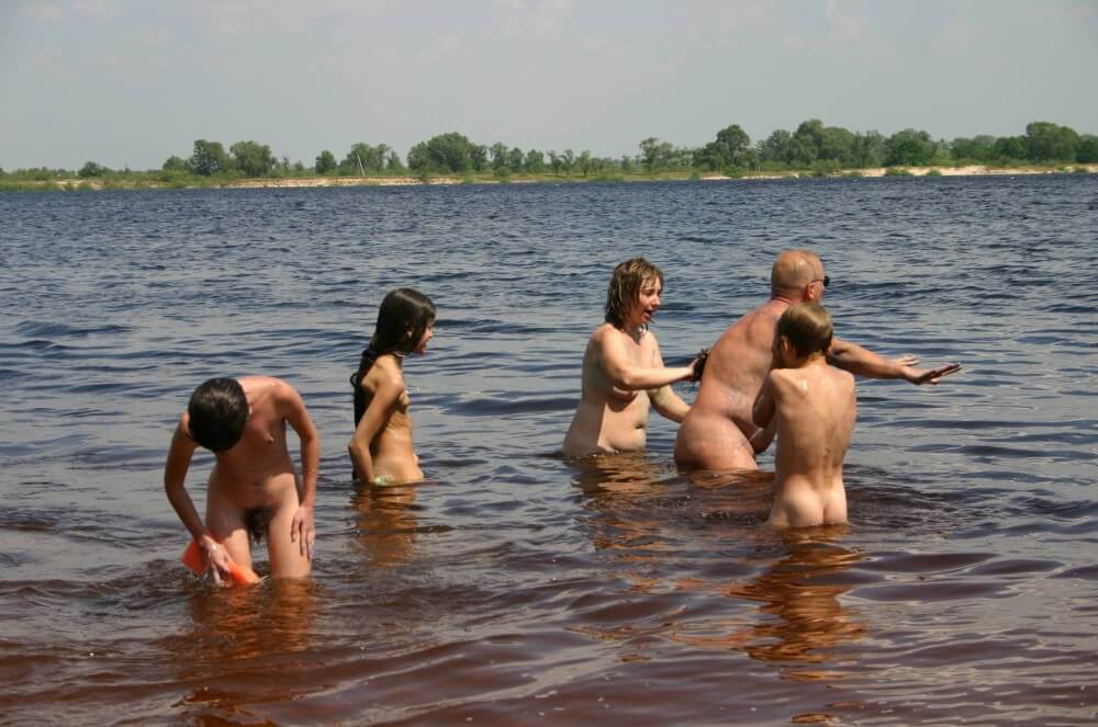 Kiev Water-Front Bathing pics - nudism in the world