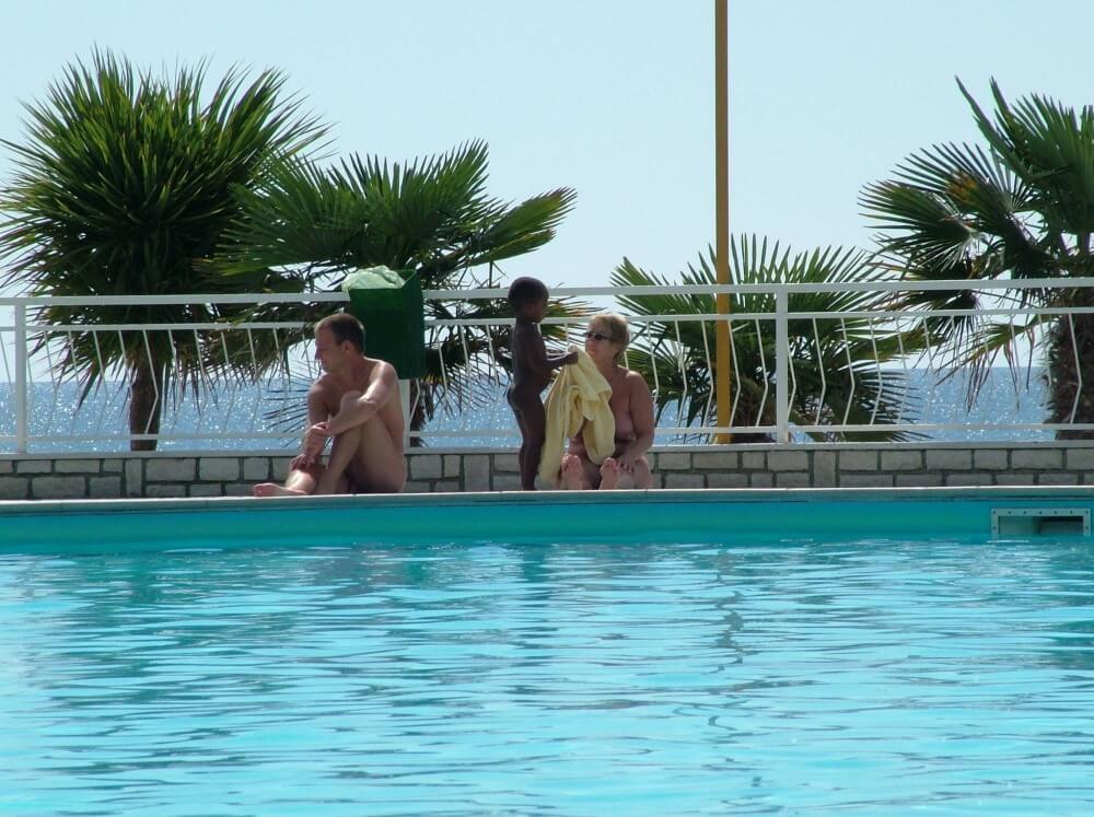 Photo of naturists in an outdoor pool - nudism in the world