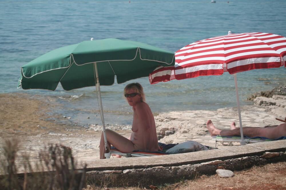 FKK Beachline Front pics - nudism in the world