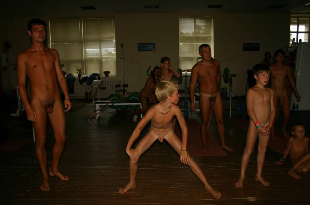 Family Gym Nudist Stretch pics - nudism in the world