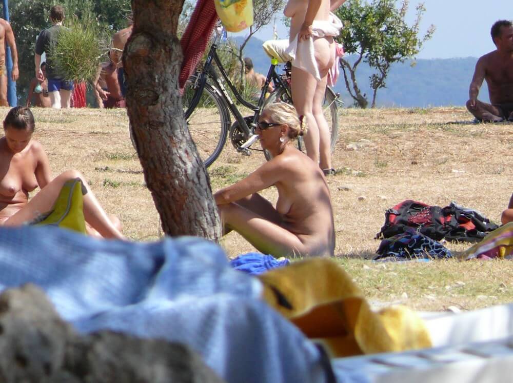 Ula FKK Shore Perspective pics - nudism in the world