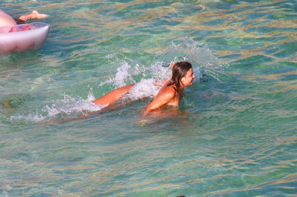 Ula FKK Teen Shore Run pics - nudism in the world